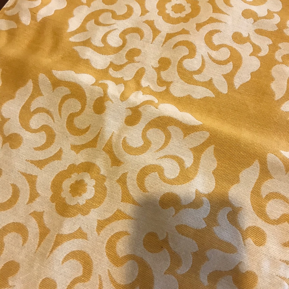 🔴 SOLD 🔴 - 🍽 Table Runner - Picture 4 of 5